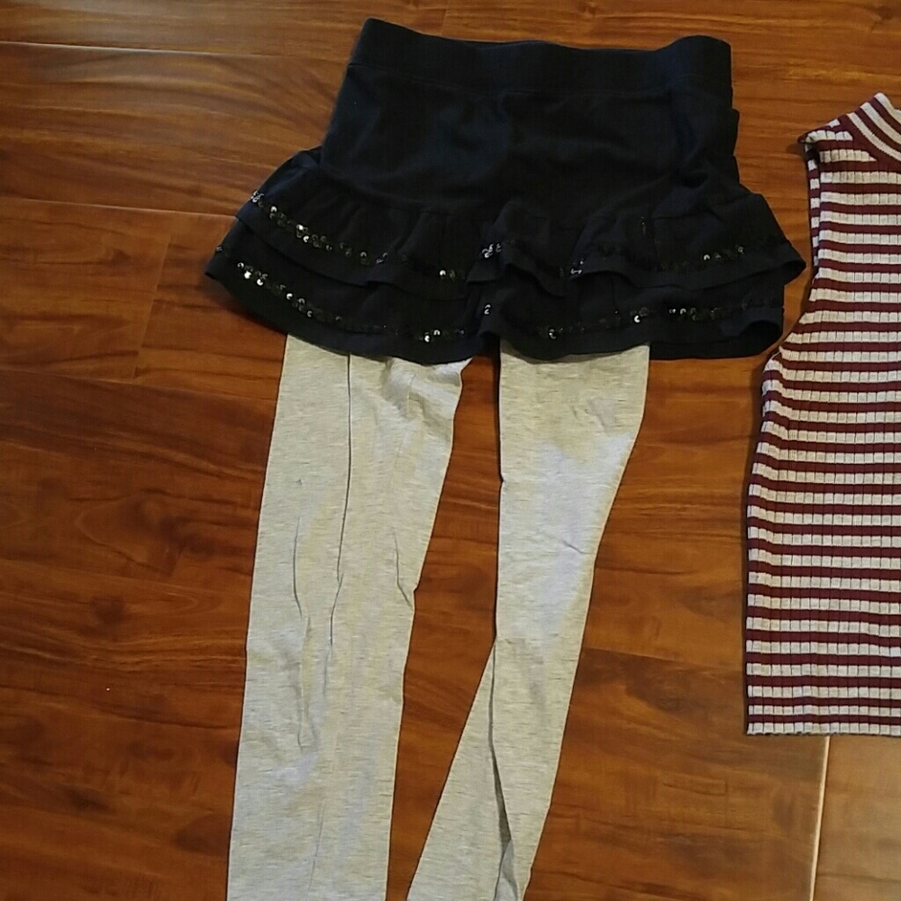 Clothes - Picture 3 of 4